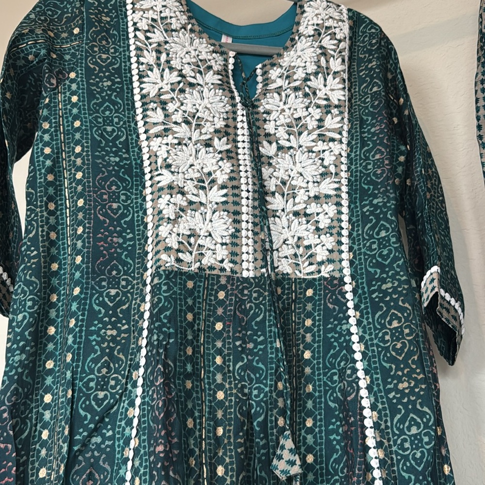 Green Kurti with pants..Indian clothing - Picture 5 of 5